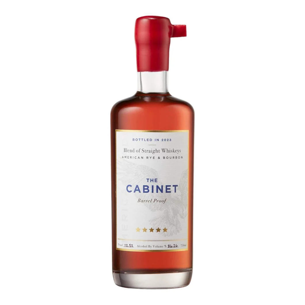 La mezcla a prueba de barriles de gabinete de centeno americano y whisky bourbon